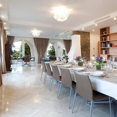 - Daniela Vila Sorrento