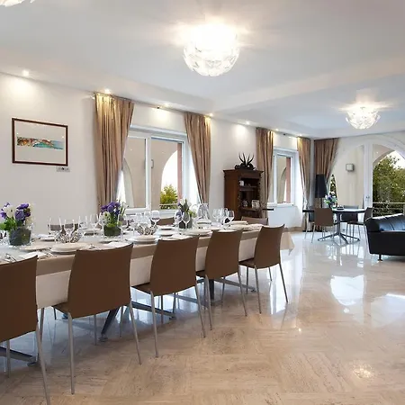 - Daniela Vila Sorrento